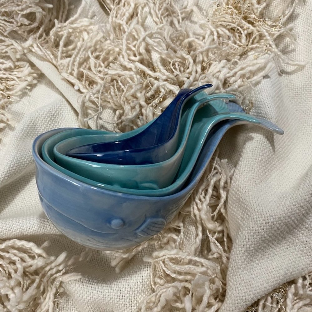 ANTHROPOLOGIE Whale-Tail Measuring Cups - Picture 7 of 12